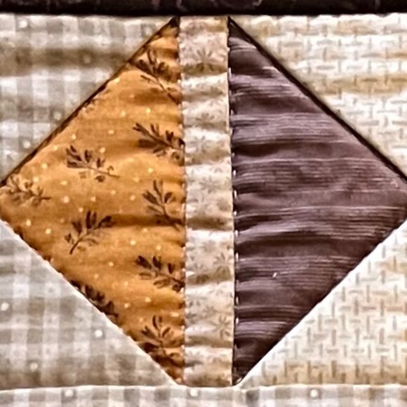 Hand Stitched Cabin-in-the-Woods Folk Art Patchwork Quilt Wall Hanging Handmade - Picture 12 of 13